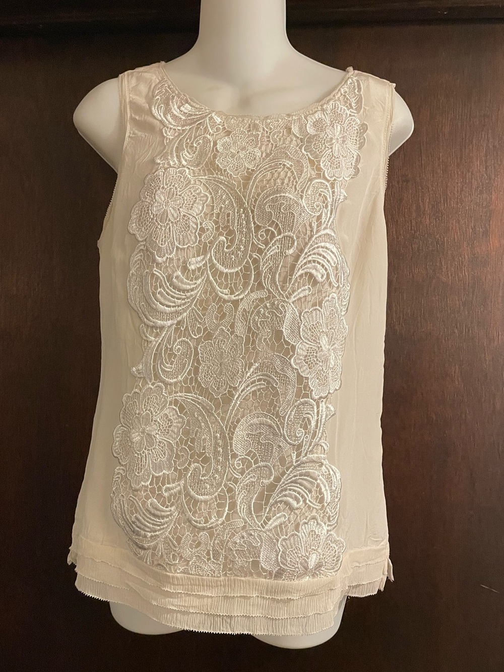 White House Black Market Brand Women's size Small Silk Sleeveless Blouse Lace